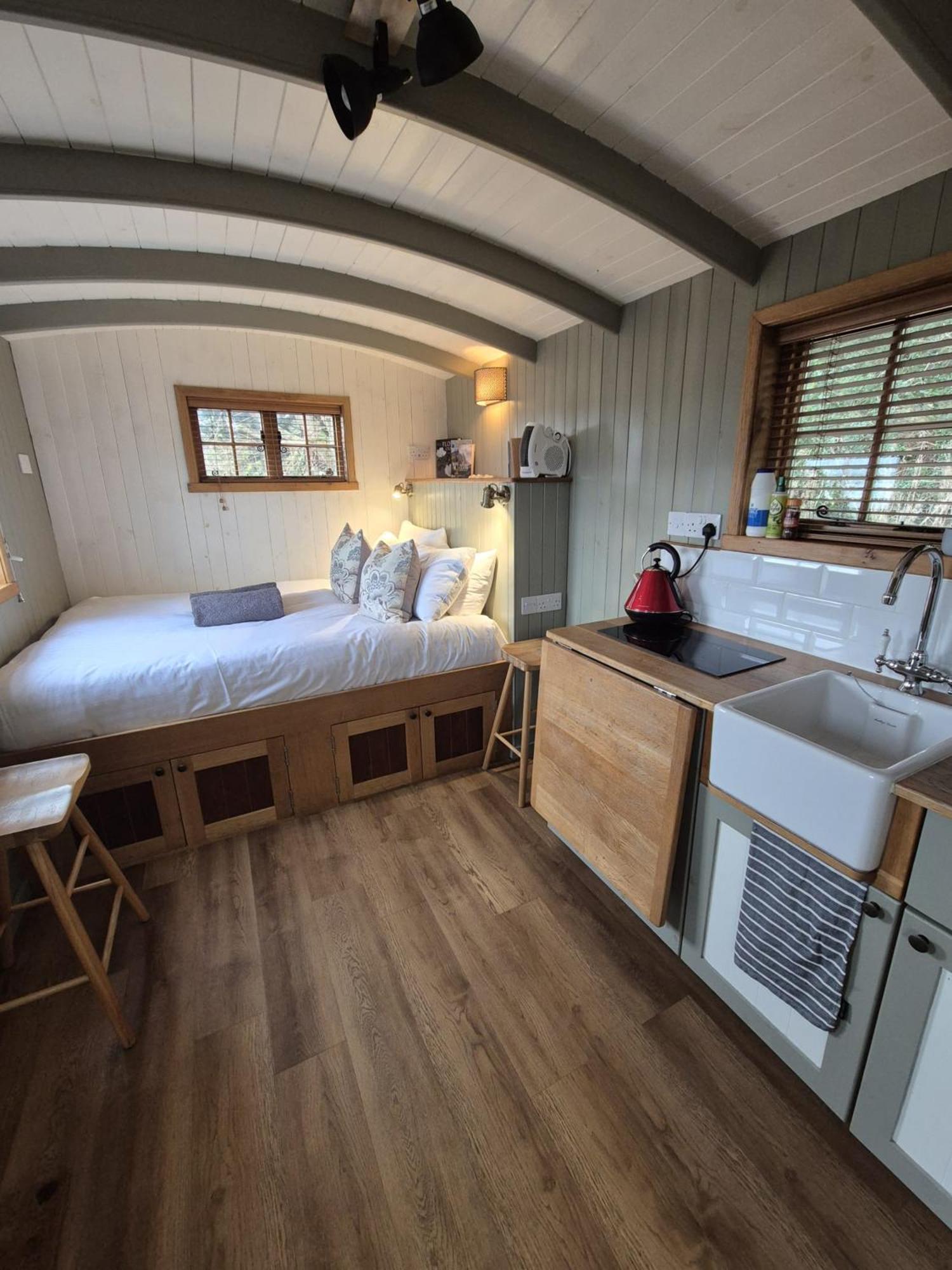 Corry Lodge Estate - Sheperds Huts Or Container Stays With Sea View Broadford (Isle of Skye) Bagian luar foto